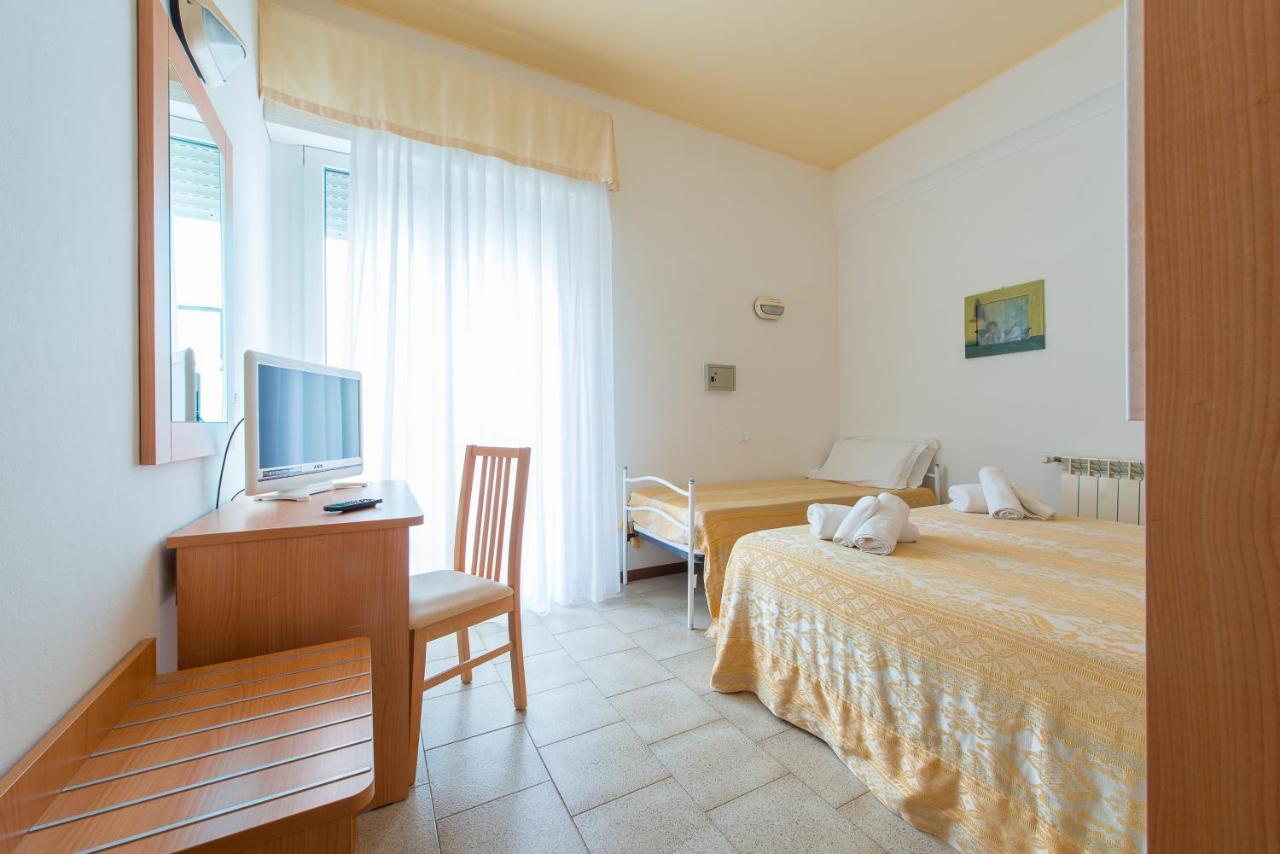 Hotel Galassia Ріміні Екстер'єр фото