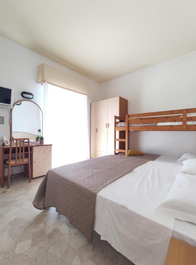 Hotel Galassia Ріміні Екстер'єр фото
